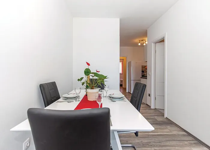 Apartment 1 Bedroom Cozy In