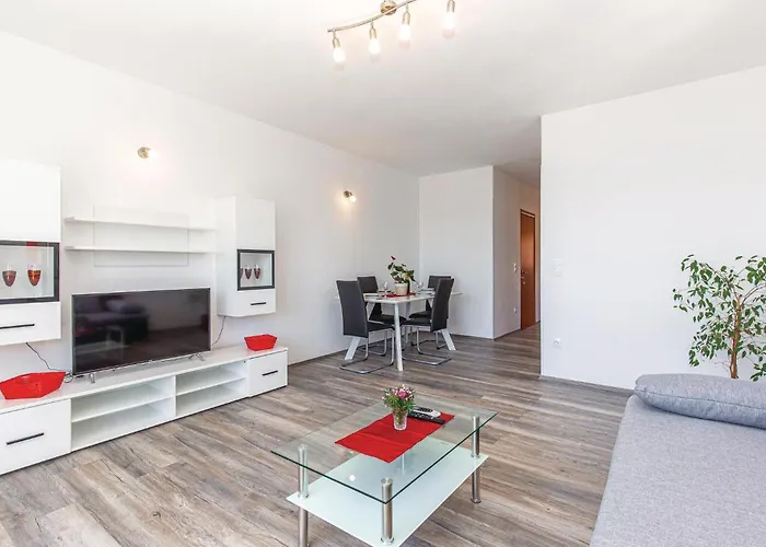 Apartment 1 Bedroom Cozy In