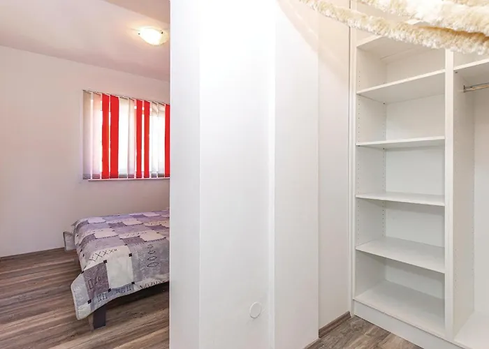 1 Bedroom Cozy In