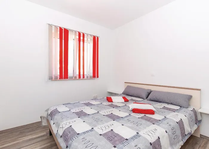 1 Bedroom Cozy In